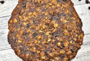GIANT PROTEIN AND OAT CHOCOLATE CHIP COOKIE