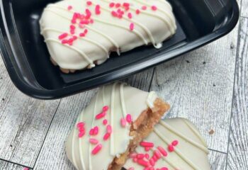 STRAWBERRIES AND CREAM PROTEIN SNACK BAR