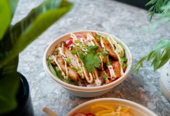 CHICKEN POKE BOWL