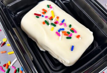 BIRTHDAY CAKE PROTEIN SNACK BAR