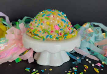 BLOOMING CONFETTI PROTEIN COOKIE