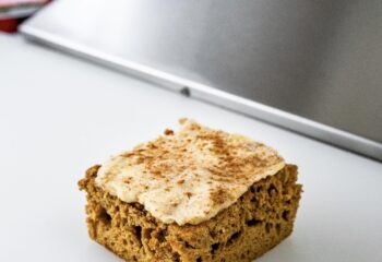 GINGERBREAD PROTEIN CAKE