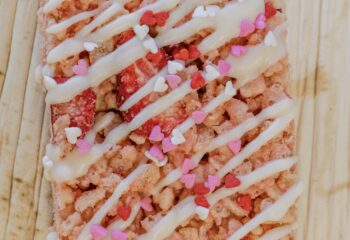 STRAWBERRY AND CREAM PROTEIN RICE KRISPIE