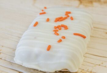 CARROT CAKE PROTEIN BAR